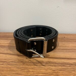 Vintage Mudd Women’s Black and Silver Belt
